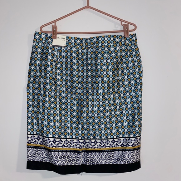 Van Heusen knee length lines skirt - Picture 2 of 4